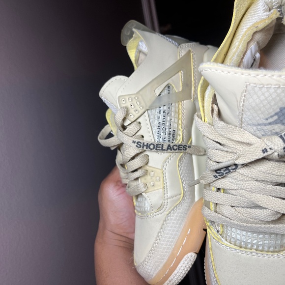Air Jordan 4 x Off-Whites